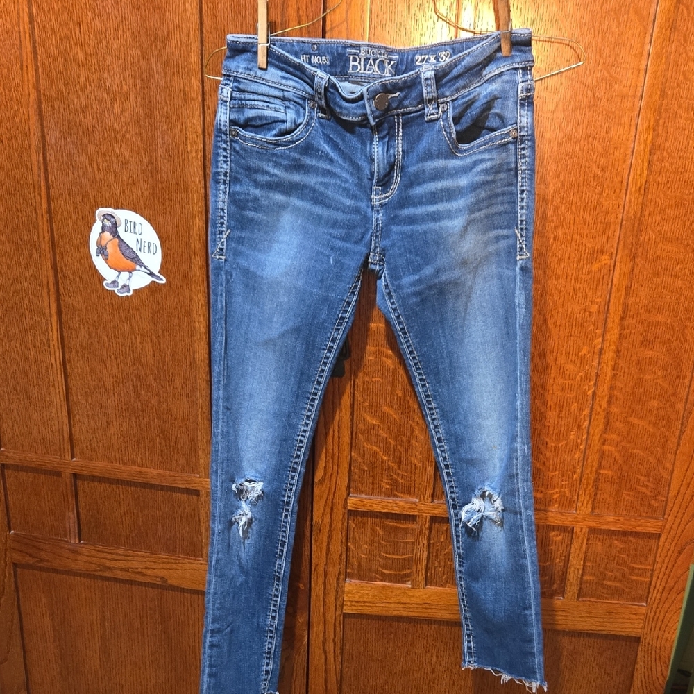 Size 27x32 BLACK Buckle No. 53 Skinny Distressed Jeans